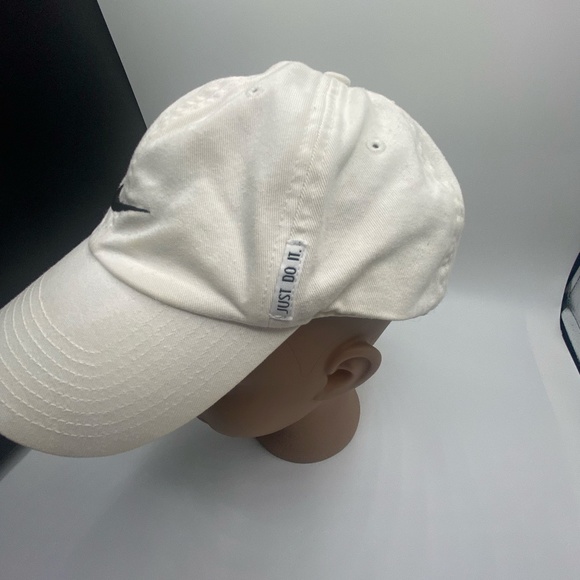 White Nike Ball Cap - Picture 2 of 9